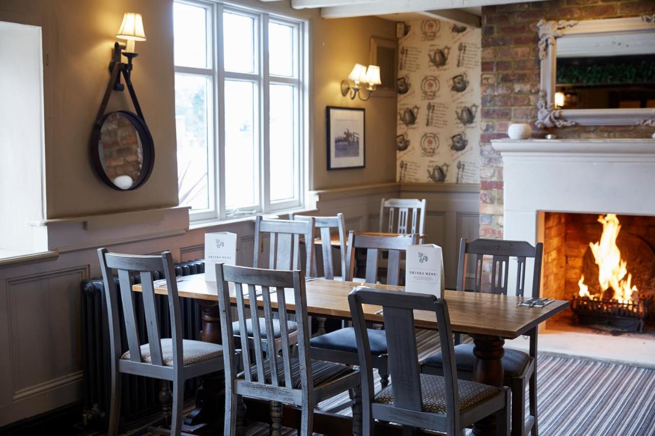 Отель Crossroads By Chef & Brewer Collection Weedon Bec Экстерьер фото