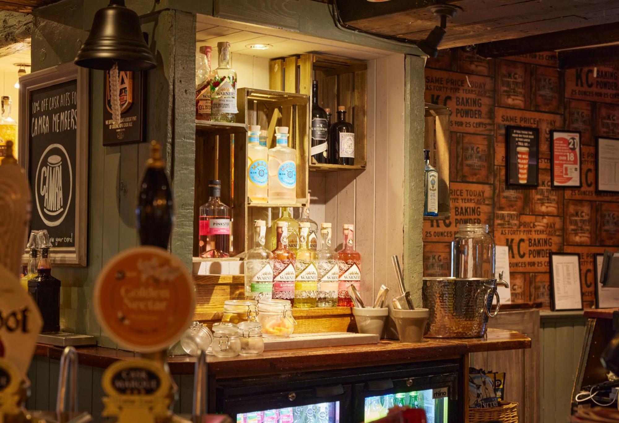 Отель Crossroads By Chef & Brewer Collection Weedon Bec Экстерьер фото