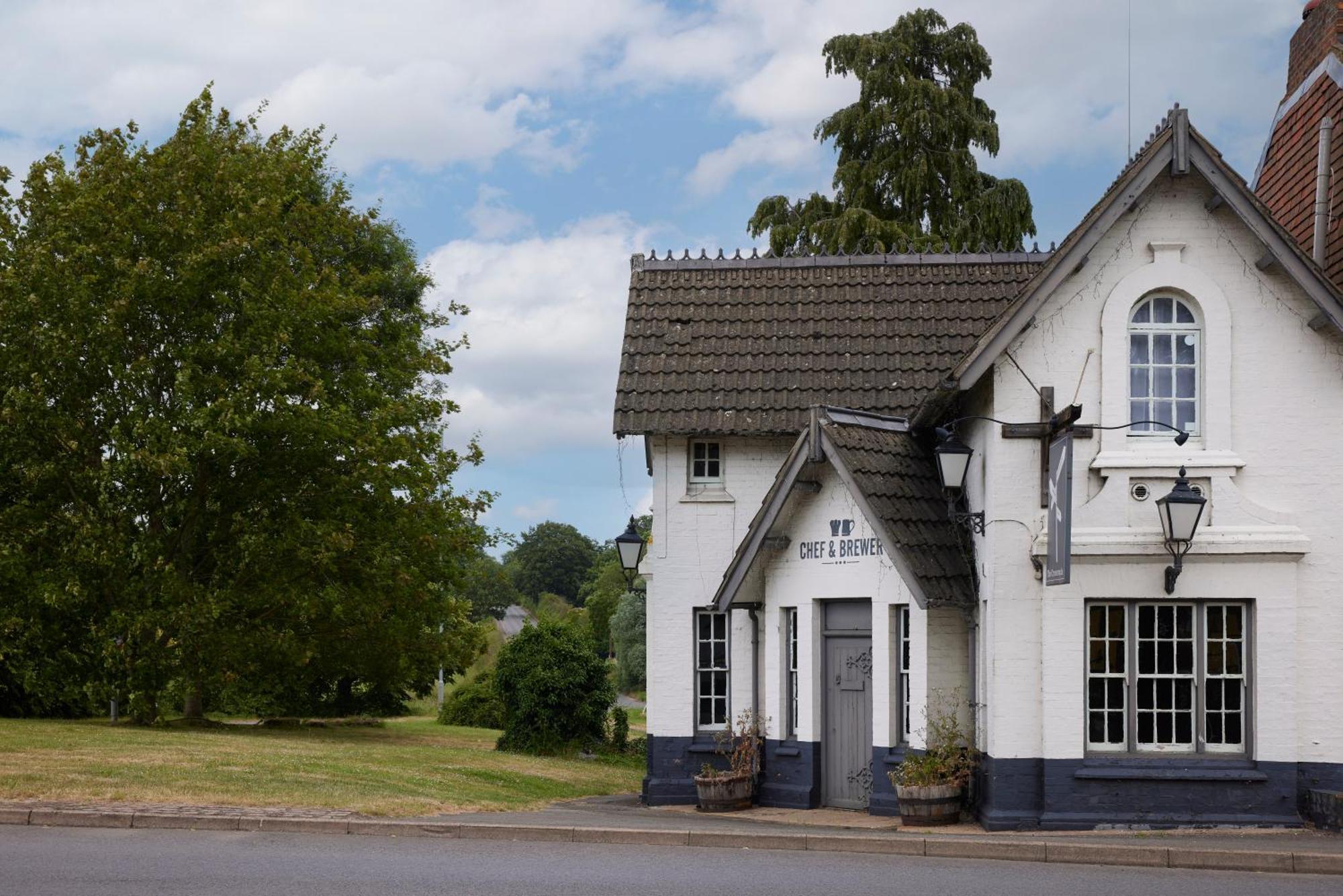 Отель Crossroads By Chef & Brewer Collection Weedon Bec Экстерьер фото